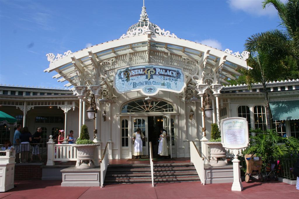 Hasil gambar untuk crystal palace restaurant